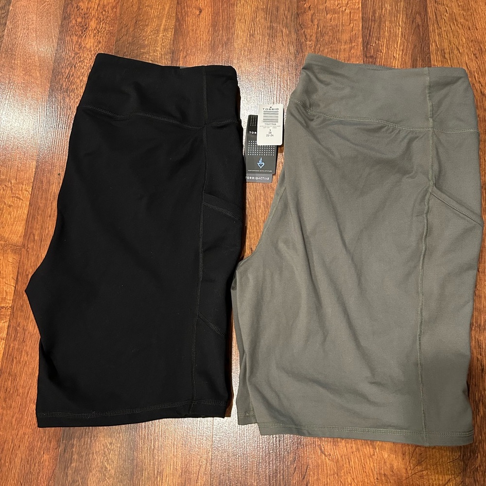 Torrid Women's Black and Green Shorts Size 3X